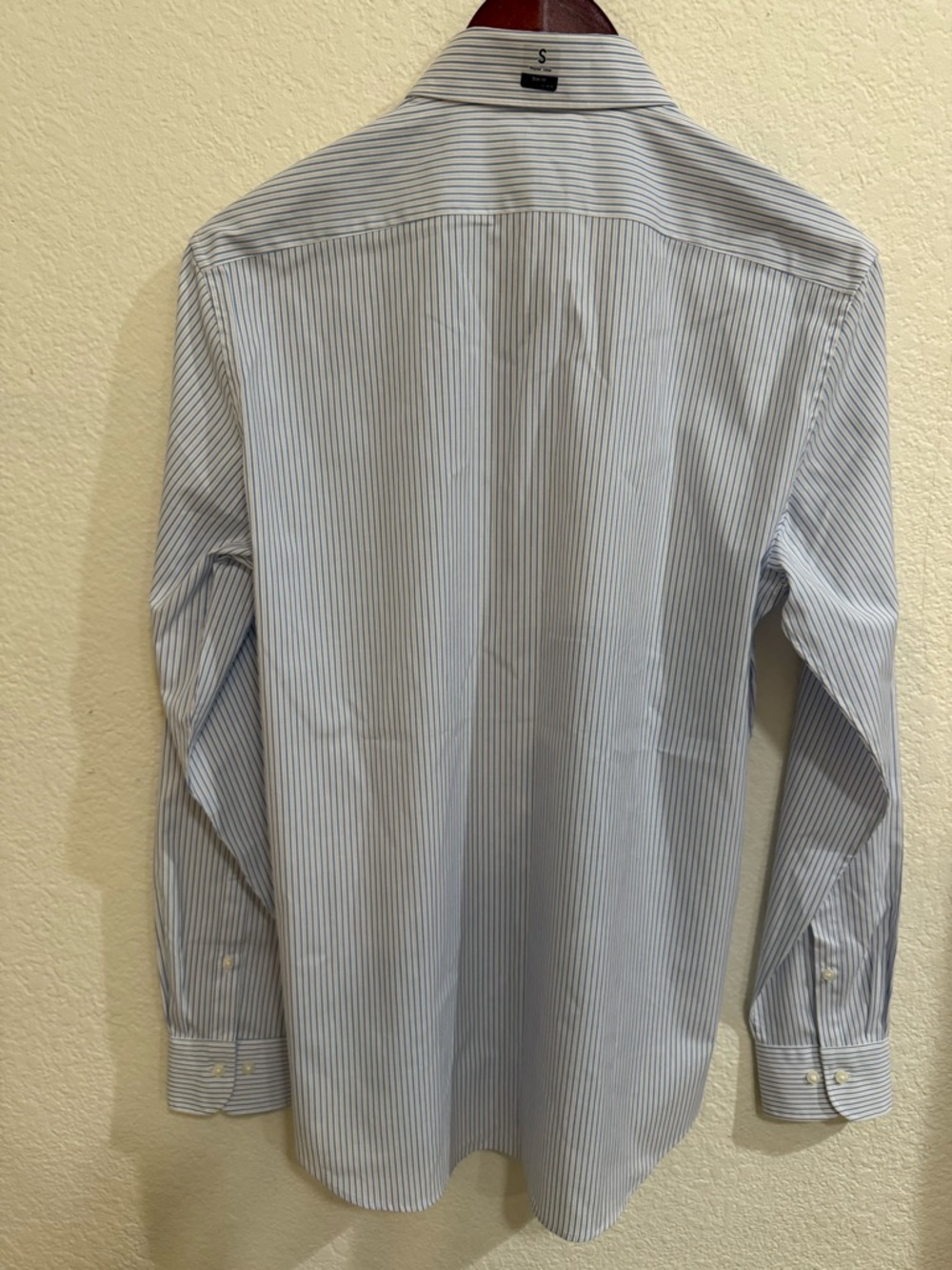 Uniqlo Men’s Light Blue and White Pinstripe Dress Shirt Small - Picture 2 of 13